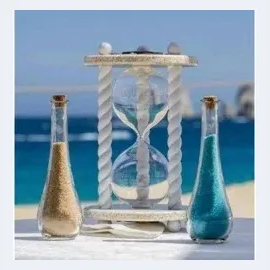 The Heirloom Hourglass brand logo for heirloomhourglass.com